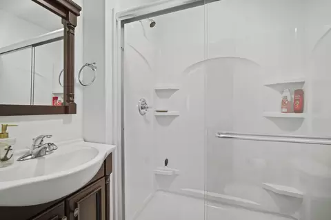 Bath - 509 Morris Dr, Jackson, MI 49201 photo 3 of 3