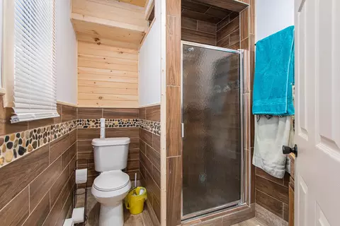 Bath - 7133 Johnson Rd, Coloma, MI 49038 photo 1 of 4