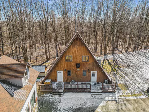 Exterior - 7133 Johnson Rd, Coloma, MI 49038 photo 2 of 9