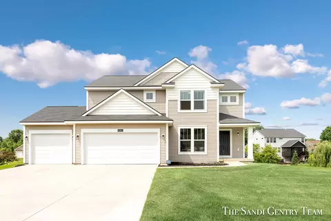 6363 Norfolk Dr, Norton Shores, MI 49444