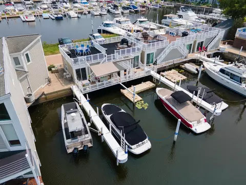 10 Harbor Isle Dr, New Buffalo, MI 49117