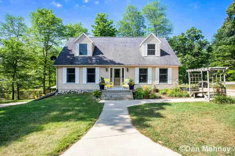 399 S Payne Lake Rd, Wayland, MI 49348