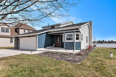 135 Castlewood Dr, Brooklyn, MI 49230