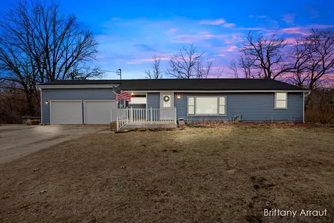 11230 SW Greenville Rd, Greenville, MI 48838