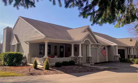 458 Melrose Dr, Holland, MI 49423