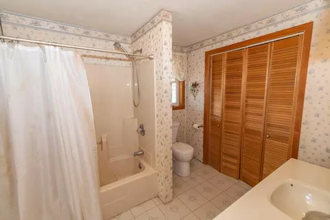 Bath - 11703 Shavehead Lake Rd, Constantine, MI 49042 photo 4 of 4