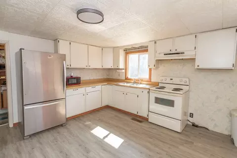 Kitchen - 11703 Shavehead Lake Rd, Constantine, MI 49042 photo 2 of 2