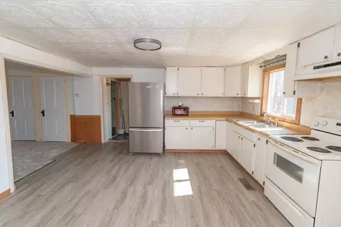 Kitchen - 11703 Shavehead Lake Rd, Constantine, MI 49042 photo 1 of 2