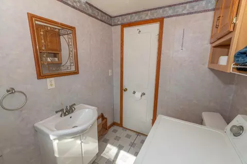 Bath - 11703 Shavehead Lake Rd, Constantine, MI 49042 photo 1 of 4