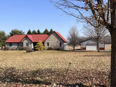 2981 N Lake Wilson Rd, Hillsdale, MI 49242
