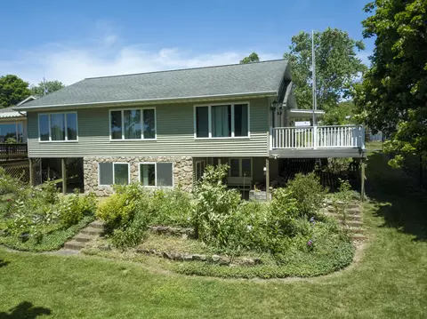 2926 Lake Ave, Osseo, MI 49266