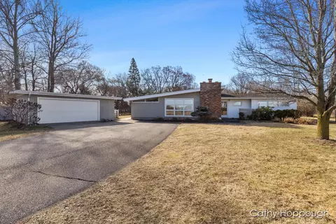 96 Belleview Dr, Ionia, MI 48846