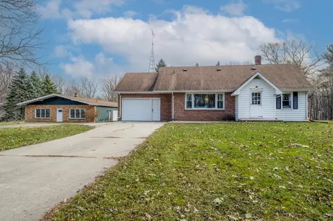 6673 Red Arrow Hwy, Stevensville, MI 49127