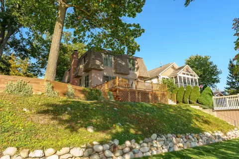 1520 Forest Dr, Portage, MI 49002