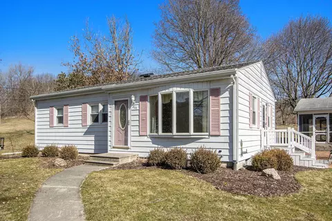 800 Circle Dr, Augusta, MI 49012 photo 3