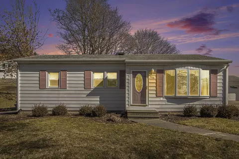 800 Circle Dr, Augusta, MI 49012