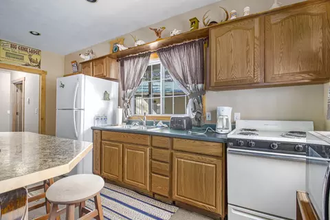 Kitchen - 913 E Pierce Dr #PARCEL B & C, White Cloud, MI 49349 photo 2 of 2