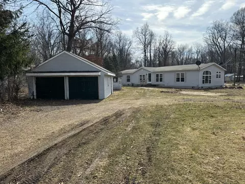 24951 Harris St, Edwardsburg, MI 49112
