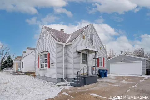 1321 W Summit Ave, Muskegon, MI 49441