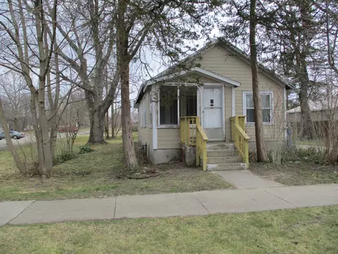226 N Maple St, Fennville, MI 49408