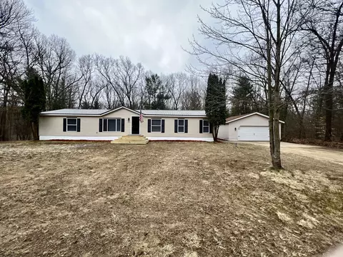 7083 Creekside Dr, Muskegon, MI 49442
