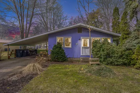 1012 St Joseph St, South Haven, MI 49090