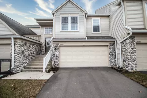 26824 Kirkway Cir, Woodhaven, MI 48183