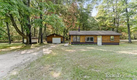 3845 W Jefferson Rd, Pentwater, MI 49449