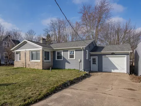 206 N Van Buren St, Bloomingdale, MI 49026