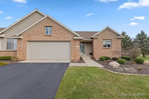 6322 Thornhill Ct #96, Hudsonville, MI 49426