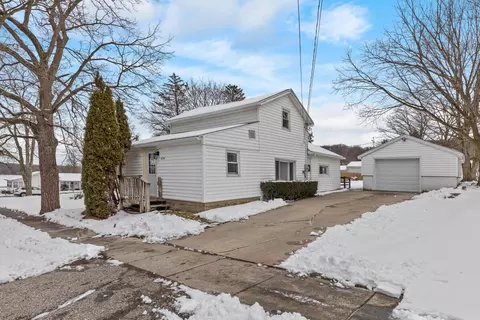 434 Tabor St, Lyons, MI 48851