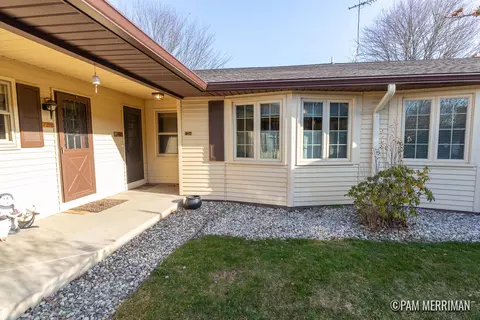 7354 Pinegrove Dr #5, Jenison, MI 49428