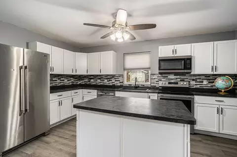 983 Upton Ave, Springfield, MI 49037 photo 7