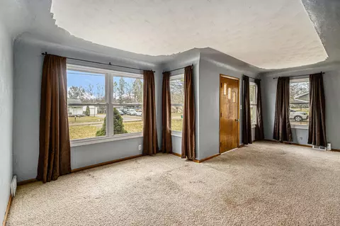 983 Upton Ave, Springfield, MI 49037 photo 5