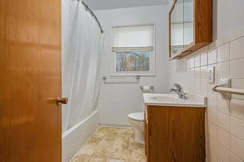 983 Upton Ave, Springfield, MI 49037 photo 9