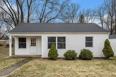 983 Upton Ave, Springfield, MI 49037