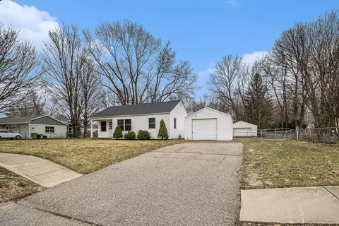 983 Upton Ave, Springfield, MI 49037 photo 4