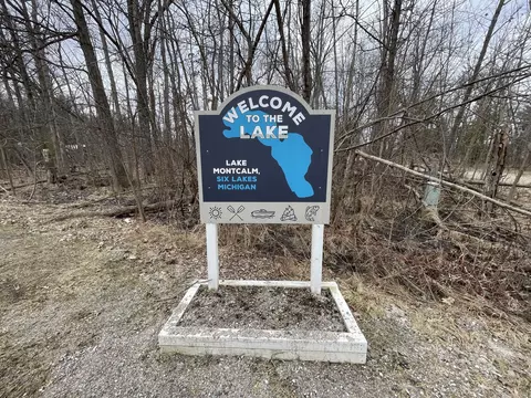 351 Woodland Dr, Six Lakes, MI 48886