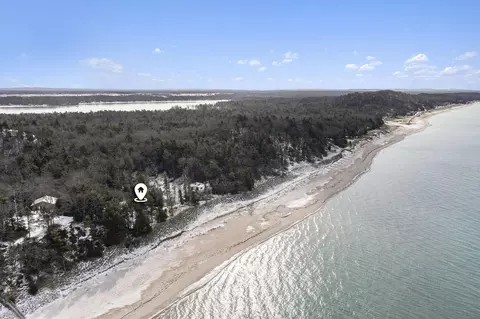6465 Mack Rd, Pentwater, MI 49449