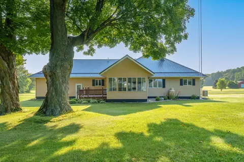 45010 70th St, Hartford, MI 49057