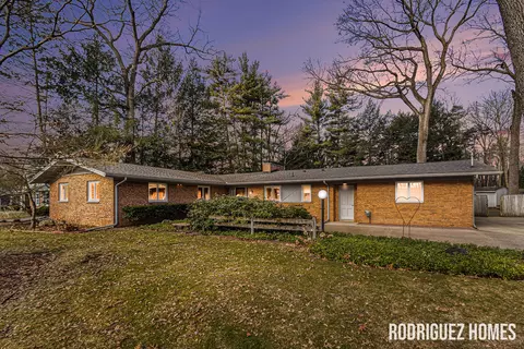 6748 Isabelle St, Portage, MI 49024
