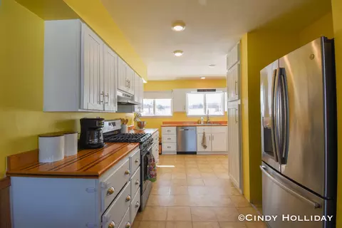 Kitchen - 21440 19 Mile Rd, Big Rapids, MI 49307 photo 2 of 7