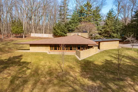 2662 Taliesin Dr, Kalamazoo, MI 49008