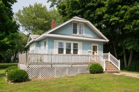 93 Elkenburg St, South Haven, MI 49090
