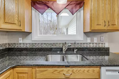 Kitchen - 3856 Mayfield Dr, Jackson, MI 49203 photo 3 of 4