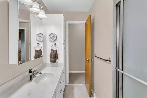 Bath - 3856 Mayfield Dr, Jackson, MI 49203 photo 3 of 3