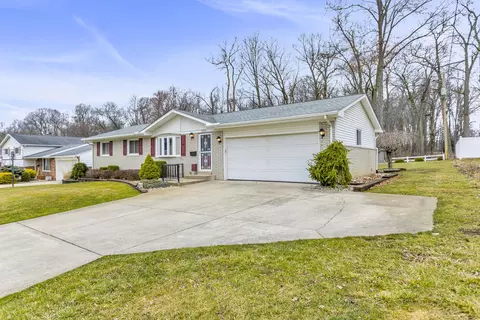 Exterior - 3856 Mayfield Dr, Jackson, MI 49203 photo 7 of 8