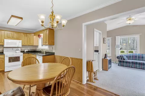 Dining - 3856 Mayfield Dr, Jackson, MI 49203 photo 3 of 3