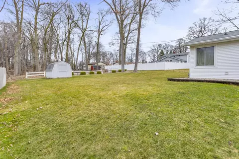 Exterior - 3856 Mayfield Dr, Jackson, MI 49203 photo 6 of 8