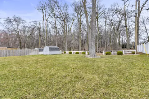 Exterior - 3856 Mayfield Dr, Jackson, MI 49203 photo 8 of 8